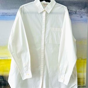 Classic white shirt with buttoned back 🤍